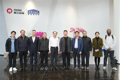Les écoles et les entreprises se joignent à la création de l'avenir | Le vice-président du Quanzhou Information Engineering College a visité Quangong Co., Ltd. pour explorer de nouvelles voies pour l'intégration de l'industrie, du monde universitaire et de la recherche