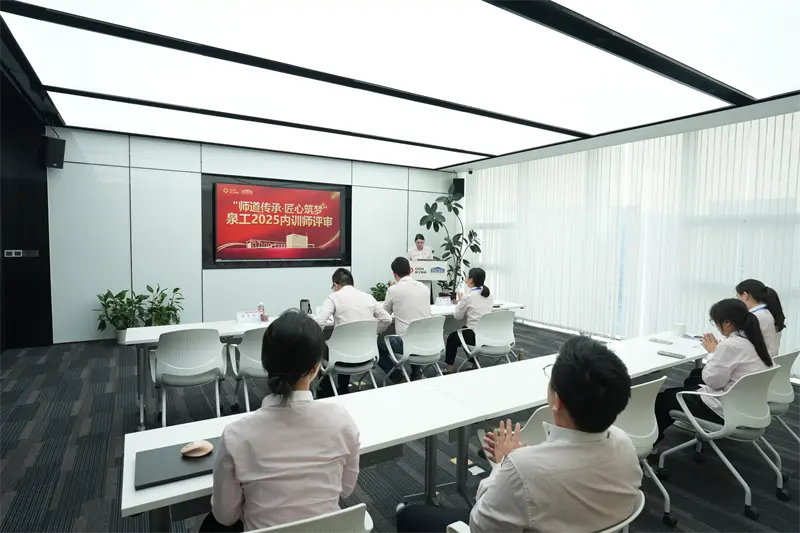 Hériter de la voie de l'enseignant et construire des rêves avec ingéniosité - La 41e Journée des enseignants de Quangong Machinery Co., Ltd et l'évaluation des formateurs internes se sont terminées avec succès