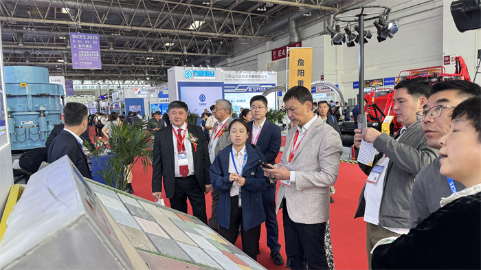 Rassemblement de l'automne doré pour parler de fabrication intelligente, la force de Quangong crée de l'éclat