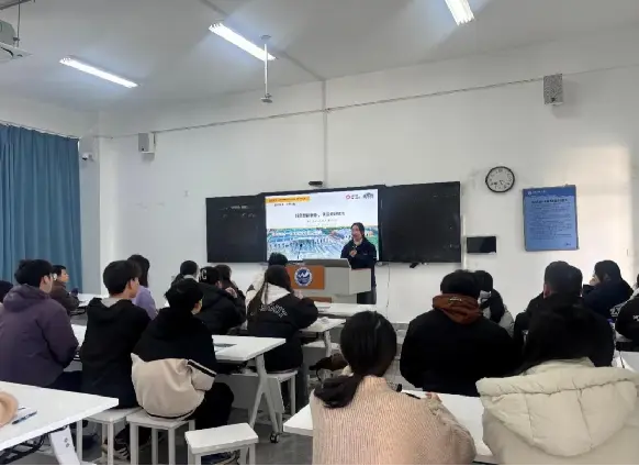 Quangong Machinery Co., Ltd. visite l'Université des études étrangères de Fuzhou, ouvrant un nouveau chapitre dans le développement de carrière