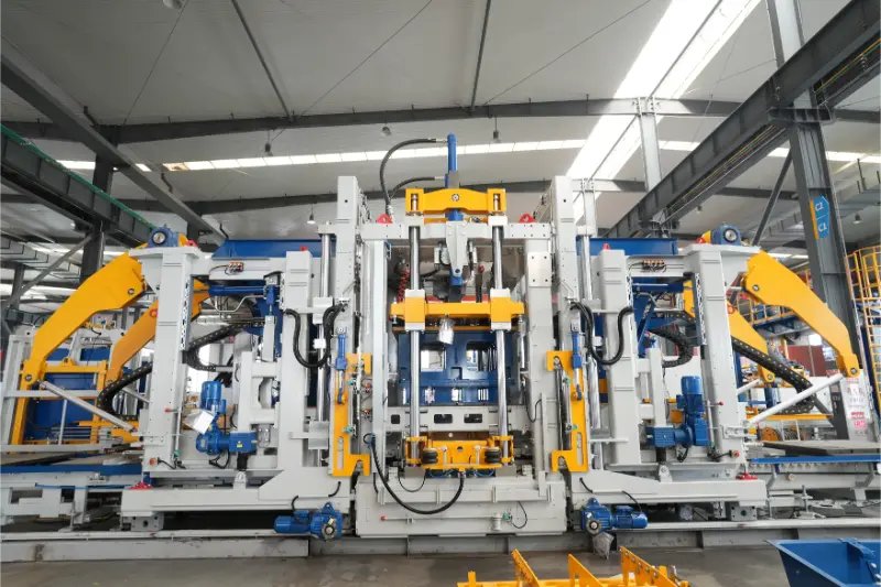 Machine de moulage par blocs ZN2000-2 de Quangong Machinery Co., Ltd. : les performances de base permettent une nouvelle mise à niveau dans la fabrication de briques intelligentes