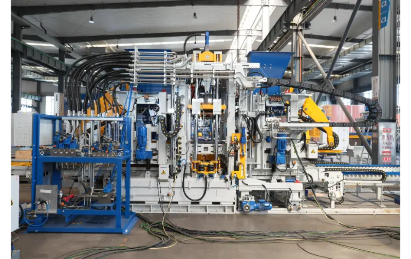 Ligne de production de briques Quangong Machine ZN900-2 : renforcée par l'intelligence, établissant une nouvelle référence en matière de fabrication de briques efficace et verte