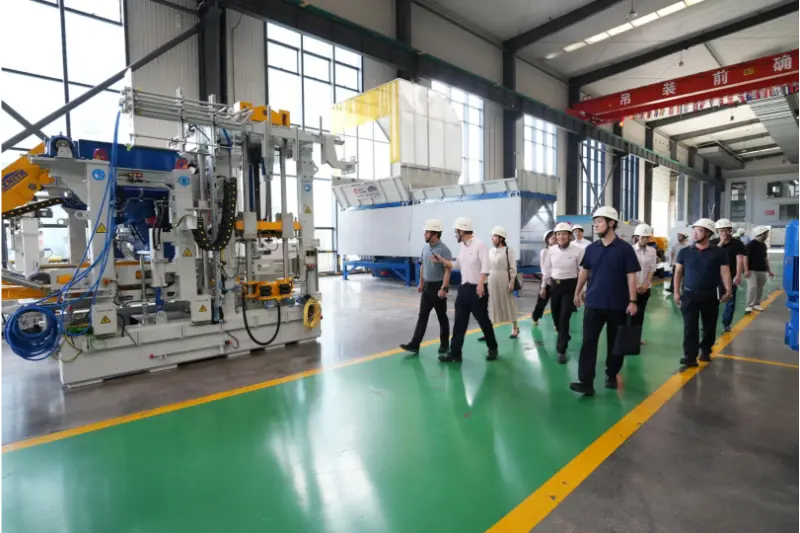 Des responsables du Département provincial de l'industrie et des technologies de l'information du Fujian visitent Quangong Machinery Co., Ltd. pour une inspection et des conseils
