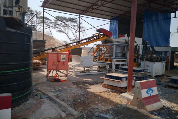 Ligne de production automatique QGM QT10 pour le projet BRT (Bus Rapid Transit) de Dakar de la China Road and Bridge Corporation (CRBC)